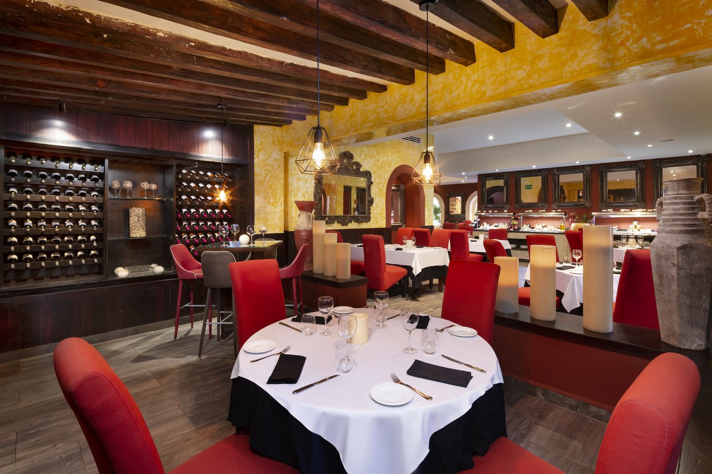 Gallery of Food & Beverage: Restaurant with tables set up at the hotel Grand Oasis Cancun.