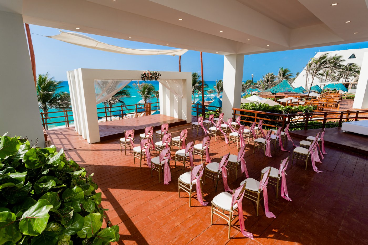 Gallery of Groups: Outdoor banquet setup at the hotel Grand Oasis Cancun.