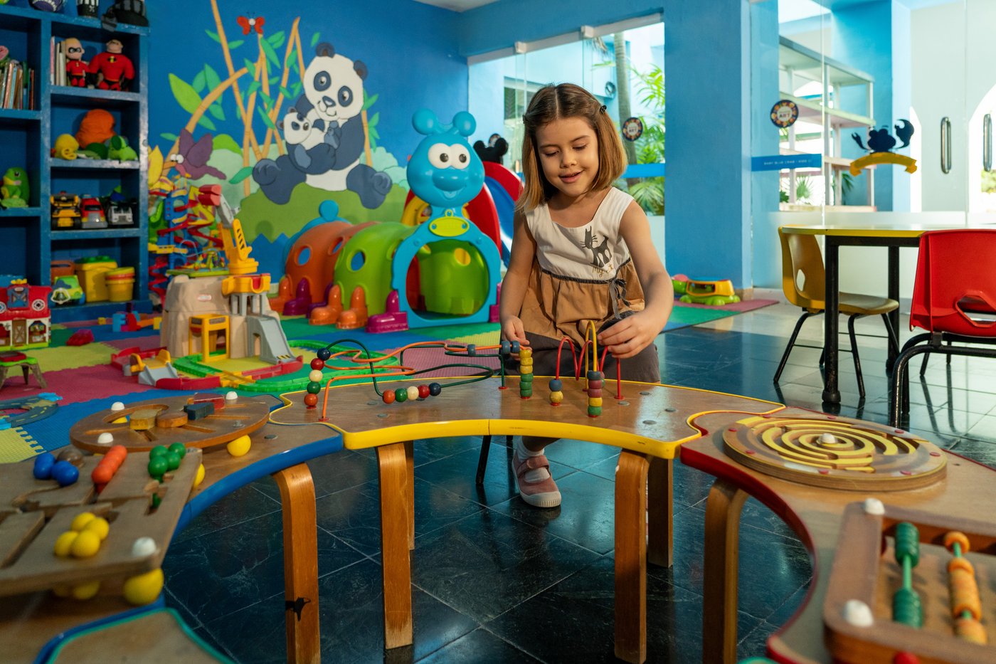 Kids playing in the playroom at the hotel Grand Oasis Palm.
