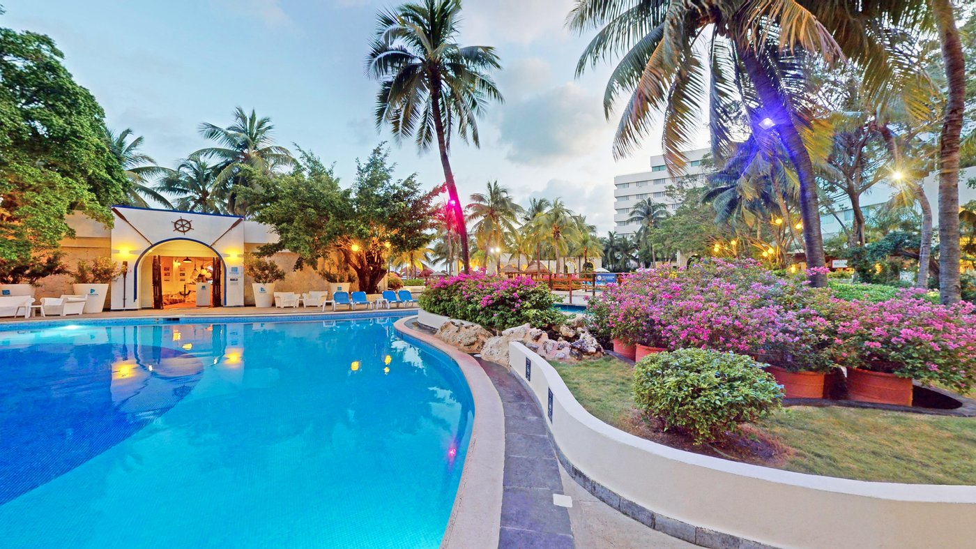 Pool area of the hotel Grand Oasis Palm at night.