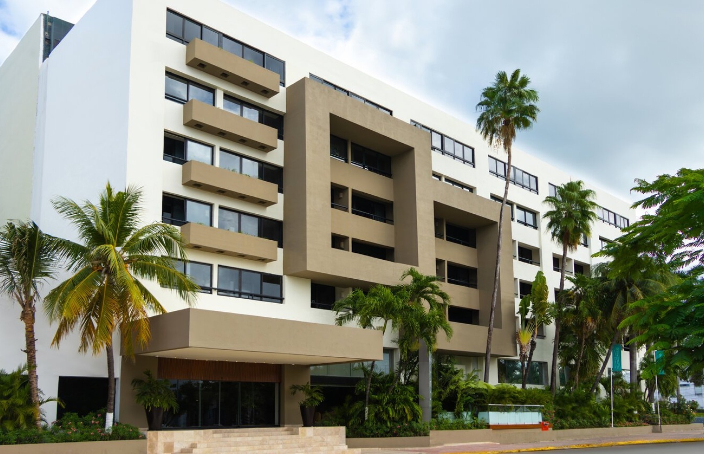 Smart Cancún Leisure City Hotel