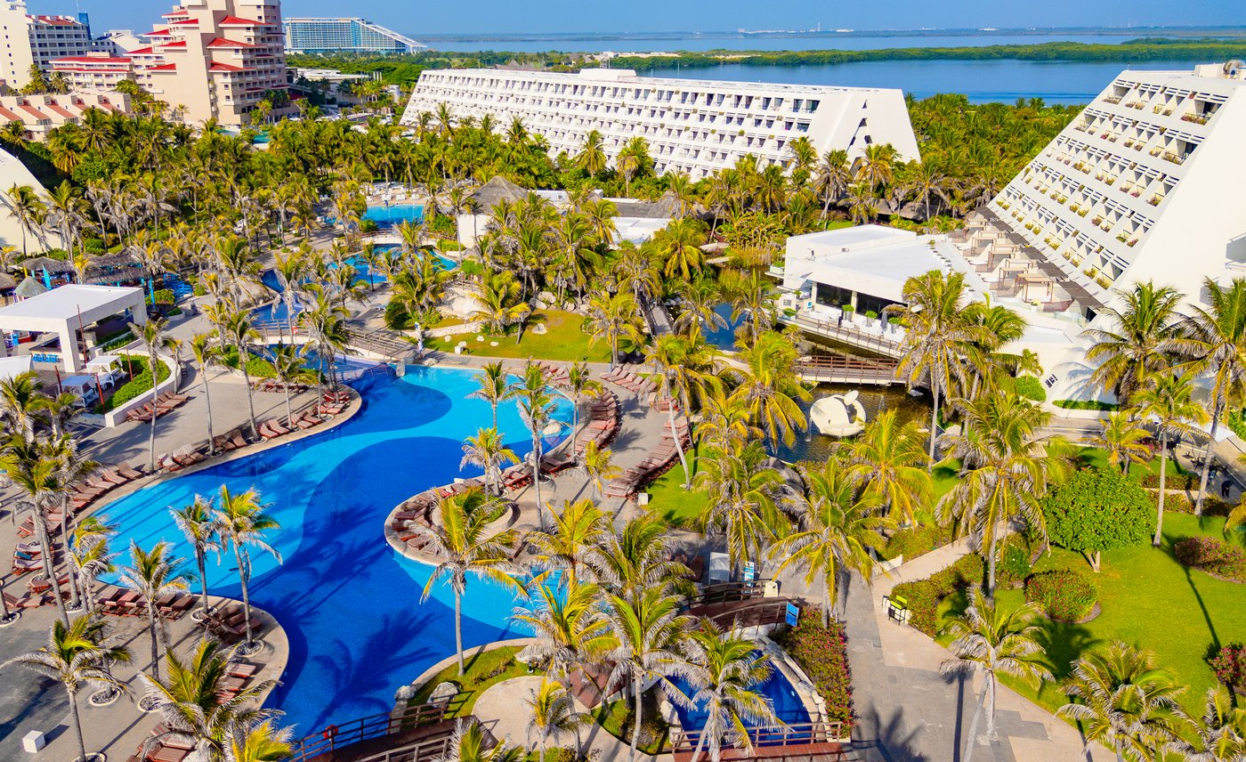 Galeria de Áreas: Vista aérea de un complejo de piscinas do hotel Grand Oasis Cancun.