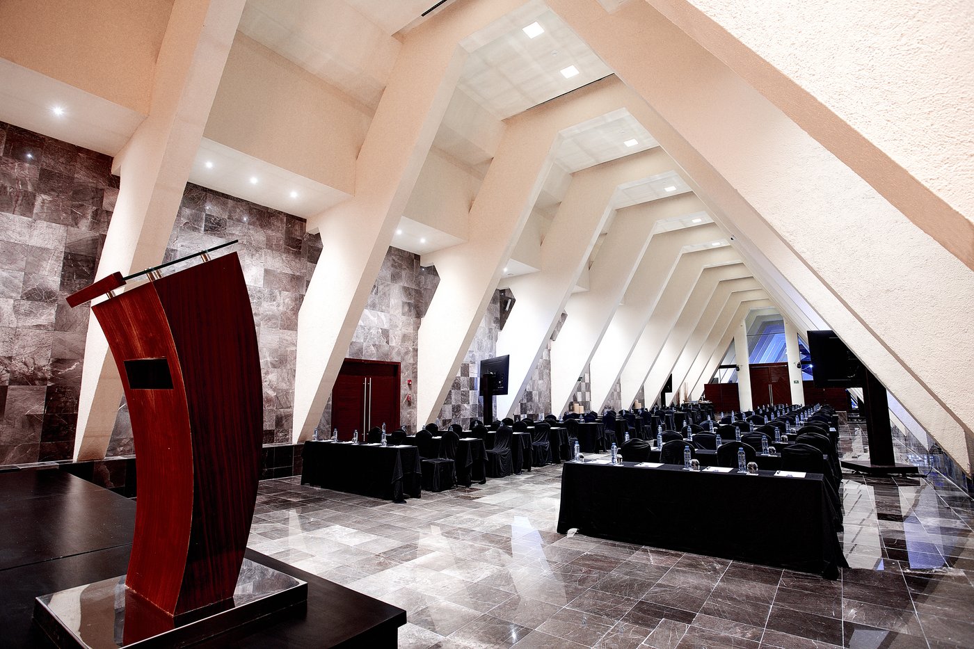 Galeria de Grupos: Salón de eventos o conferencias do hotel Grand Oasis Cancun.