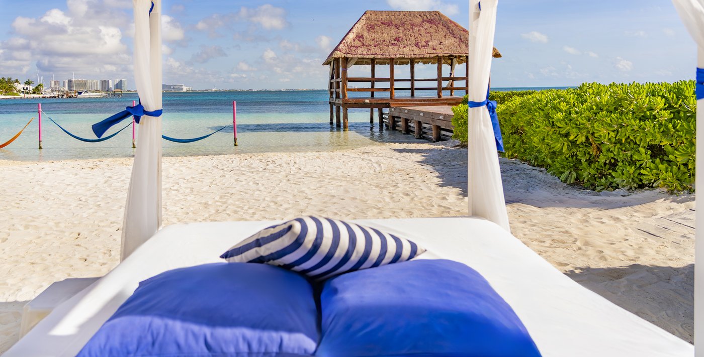 Galeria de Praia: Cama de descanso en la praia do hotel Grand Oasis Palm.