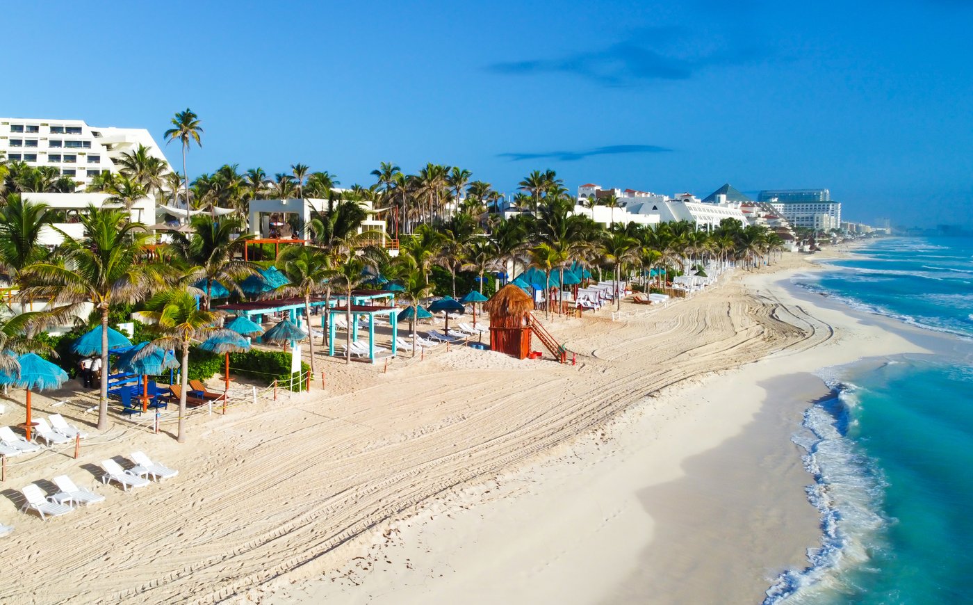 Galeria: Vista panorâmica da praia e el mar turquesa do hotel The Pyramid Cancun.