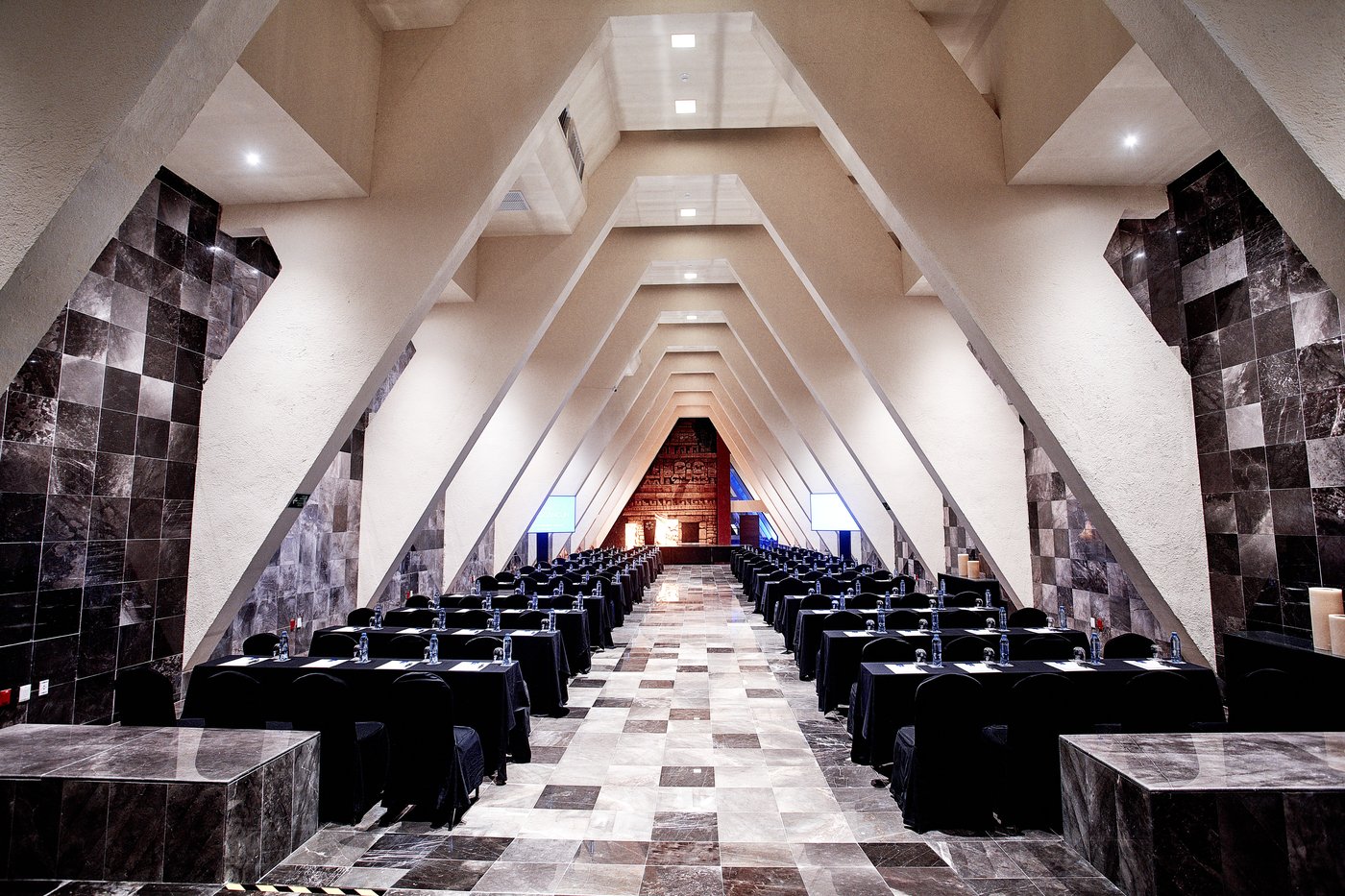 Galeria: Salón de eventos para una boda no hotel The Pyramid Cancun.