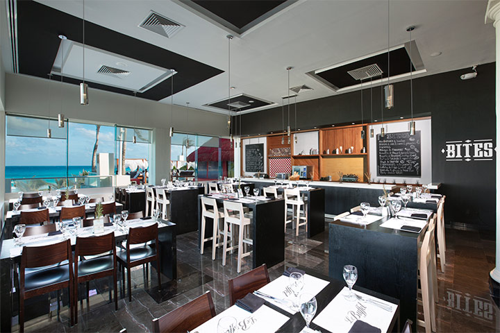 Restaurante Bites que se encuentra dentro de Market Place no Hotel The Pyramid at Grand Oasis