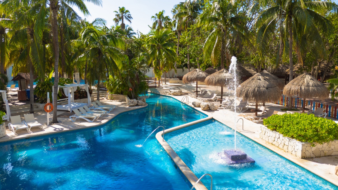 Galeria de Piscina: Vista aérea de una piscina do hotel The Sens Tulum Riviera.