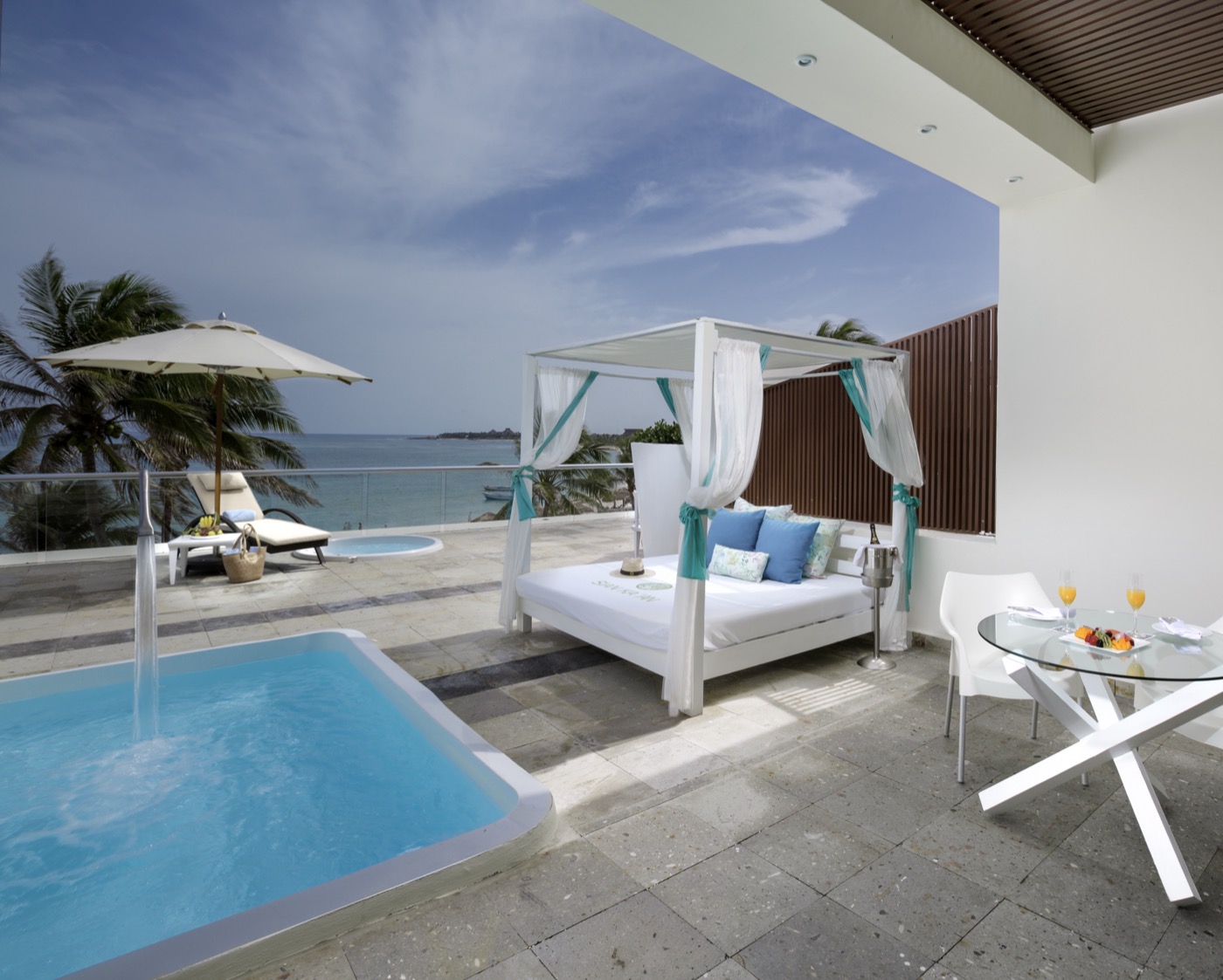 Galeria de Quartos: Varanda com piscina de inmersión no hotel The Sens Tulum Riviera.