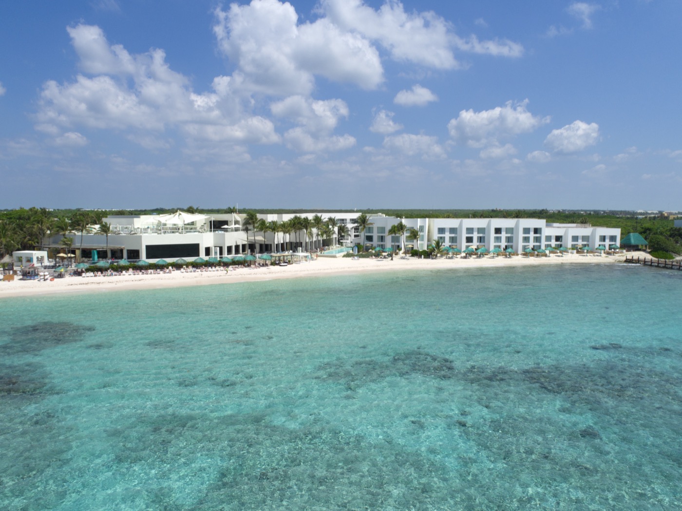 Galeria de Panorámico: Vista aérea da praia e el mar no hotel The Sens Tulum Riviera.