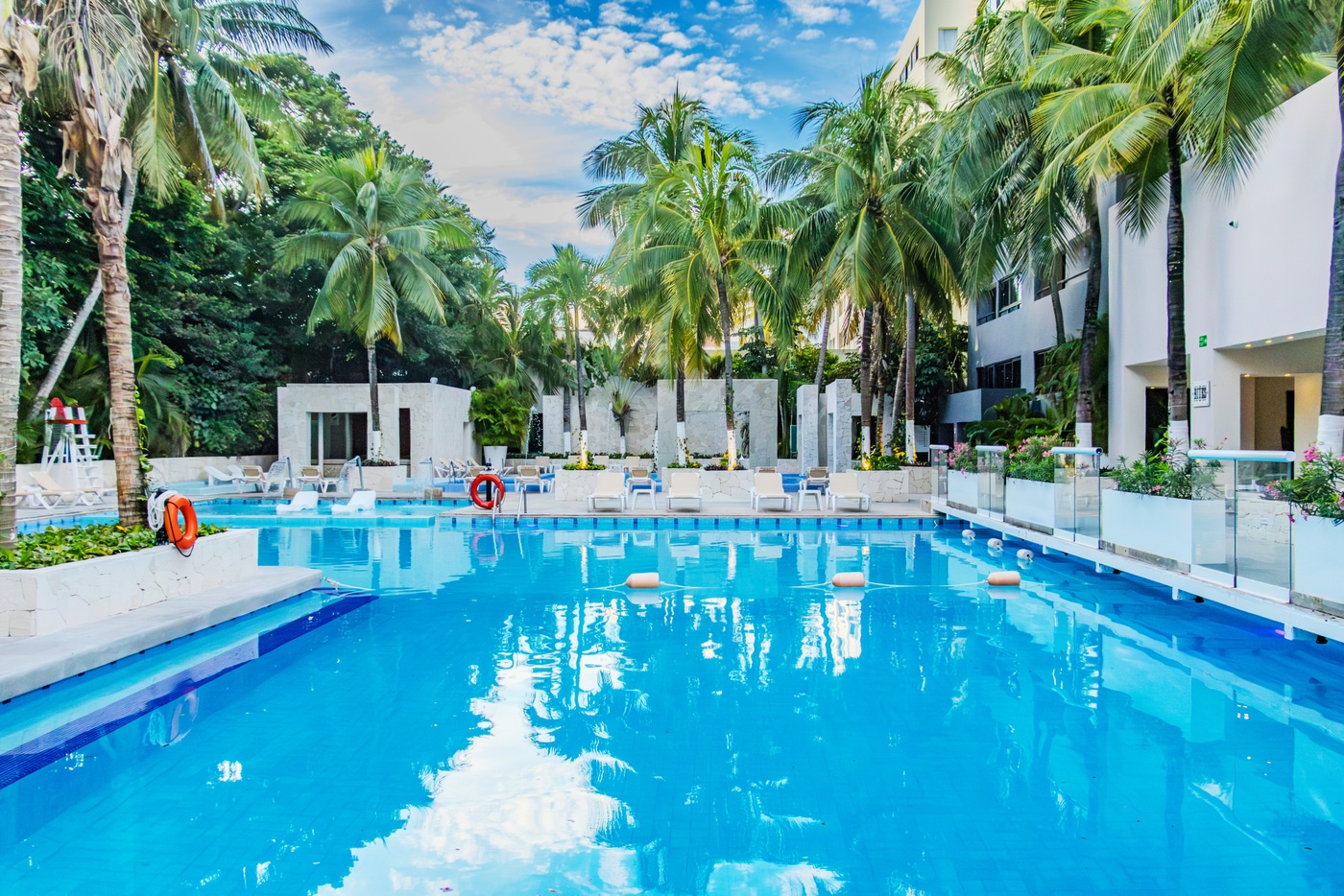 Vista interior de bar CHC no Hotel Oh! Cancun The Urban Oasis