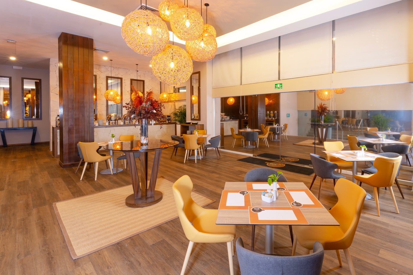 Vista interior de Restaurante Mega Bites no Hotel Oh! Cancun The Urban Oasis