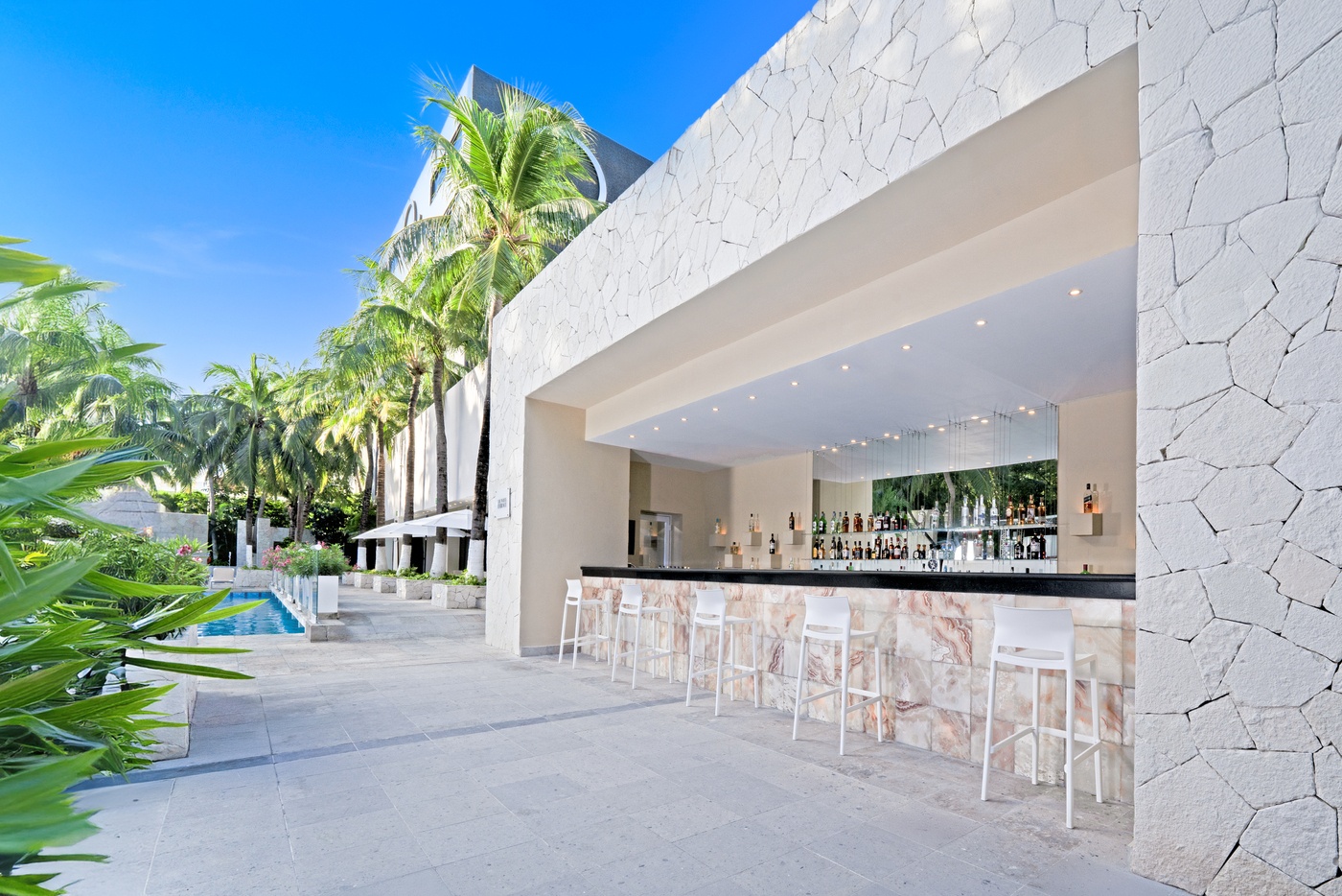 Restaurante Coffee & Me decorado com Pop Art no Hotel Oh! Cancun The Urban Oasis