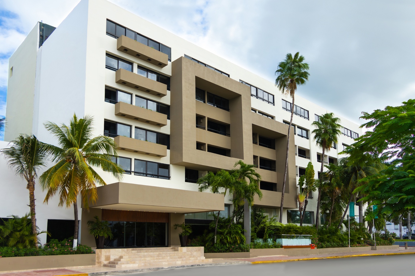 Caminadora e equipamento para ejercicios en gimnasio de hotel Smart Cancun by Oasis