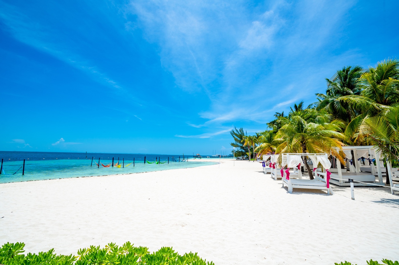 Quarto com cama King Size no hotel Smart Cancun by Oasis